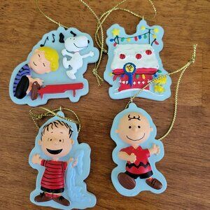 Peanuts Hallmark 2011 Christmas Ornaments Set x4 United Feature Syndicate Inc T7